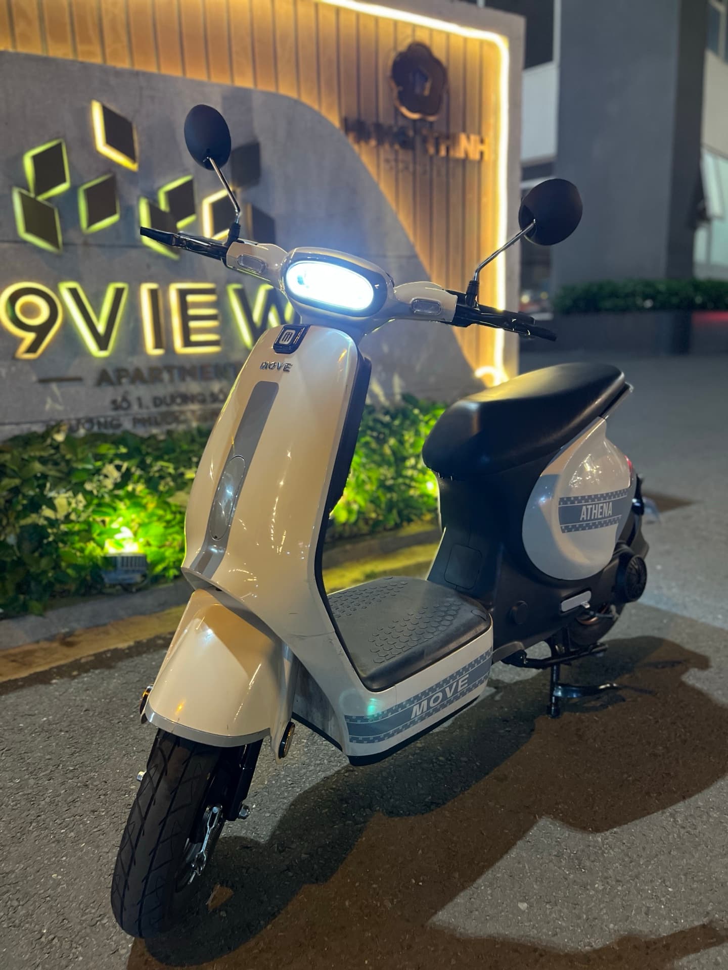Move Athena màu be